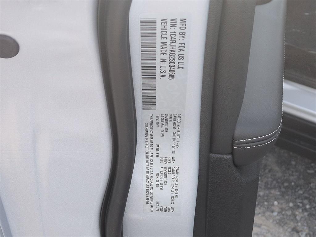new 2025 Jeep Grand Cherokee car, priced at $44,405