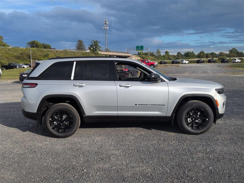 new 2025 Jeep Grand Cherokee car, priced at $44,405