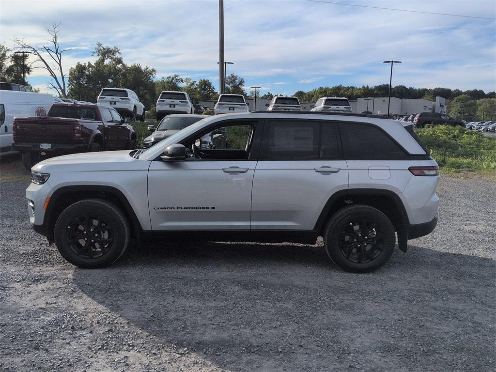 new 2025 Jeep Grand Cherokee car, priced at $44,405