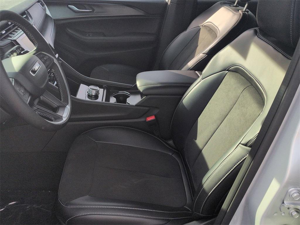 new 2025 Jeep Grand Cherokee car, priced at $44,405