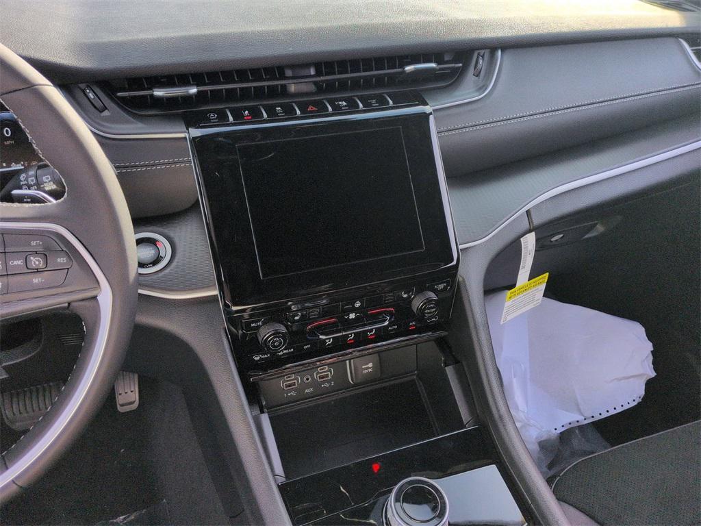 new 2025 Jeep Grand Cherokee car, priced at $44,405