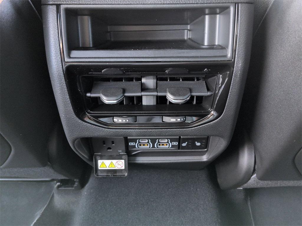 new 2025 Jeep Grand Cherokee car, priced at $48,185
