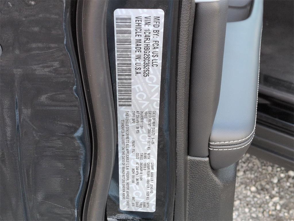 new 2025 Jeep Grand Cherokee car, priced at $48,185