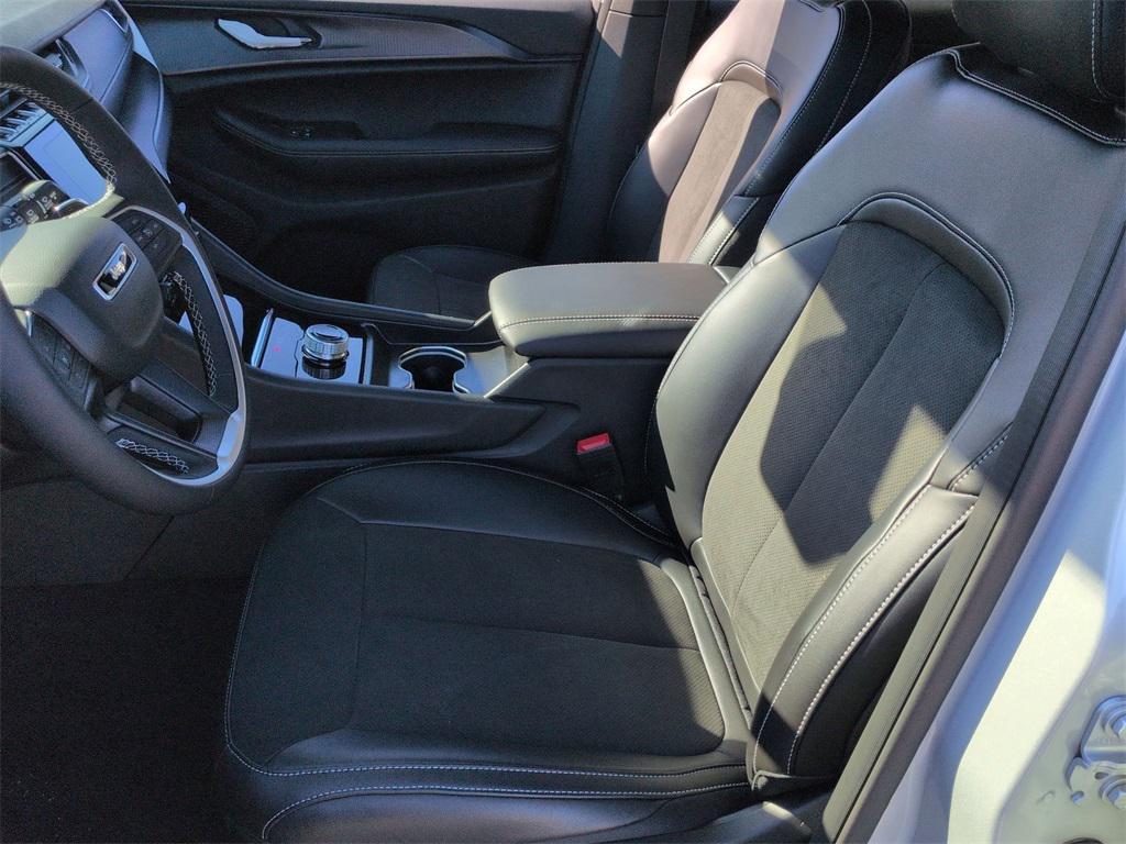new 2025 Jeep Grand Cherokee car, priced at $44,905