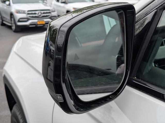 new 2025 Jeep Grand Cherokee car, priced at $41,805