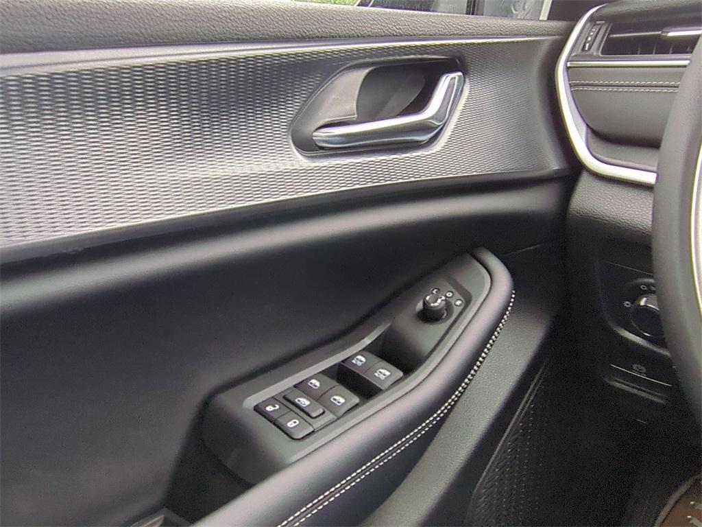 new 2025 Jeep Grand Cherokee car, priced at $43,885