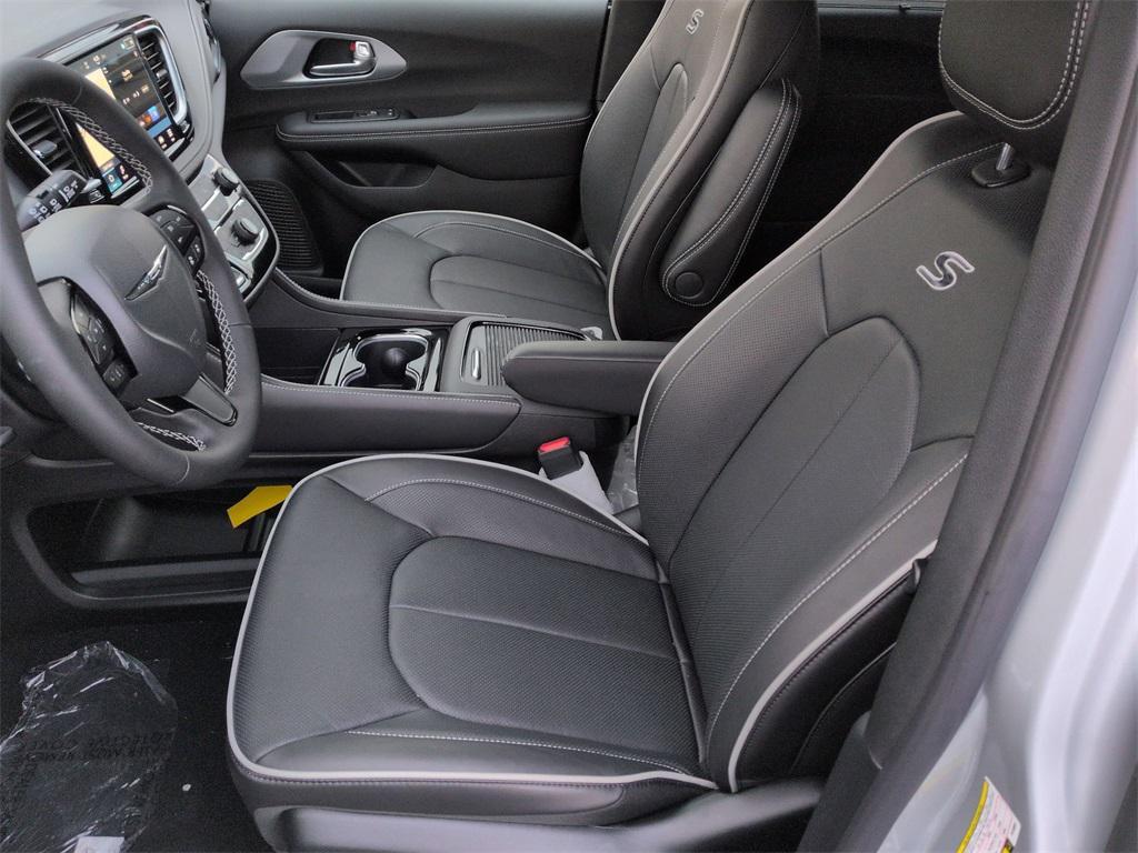 new 2026 Chrysler Pacifica car, priced at $54,240