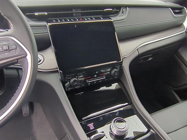 new 2025 Jeep Grand Cherokee car, priced at $43,896