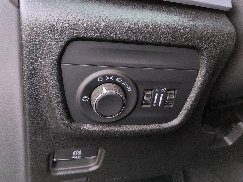 new 2025 Jeep Grand Cherokee car, priced at $42,905