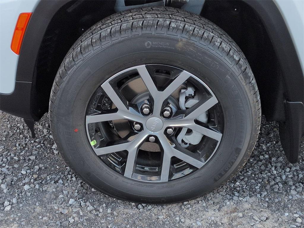 new 2025 Jeep Grand Cherokee car, priced at $47,590