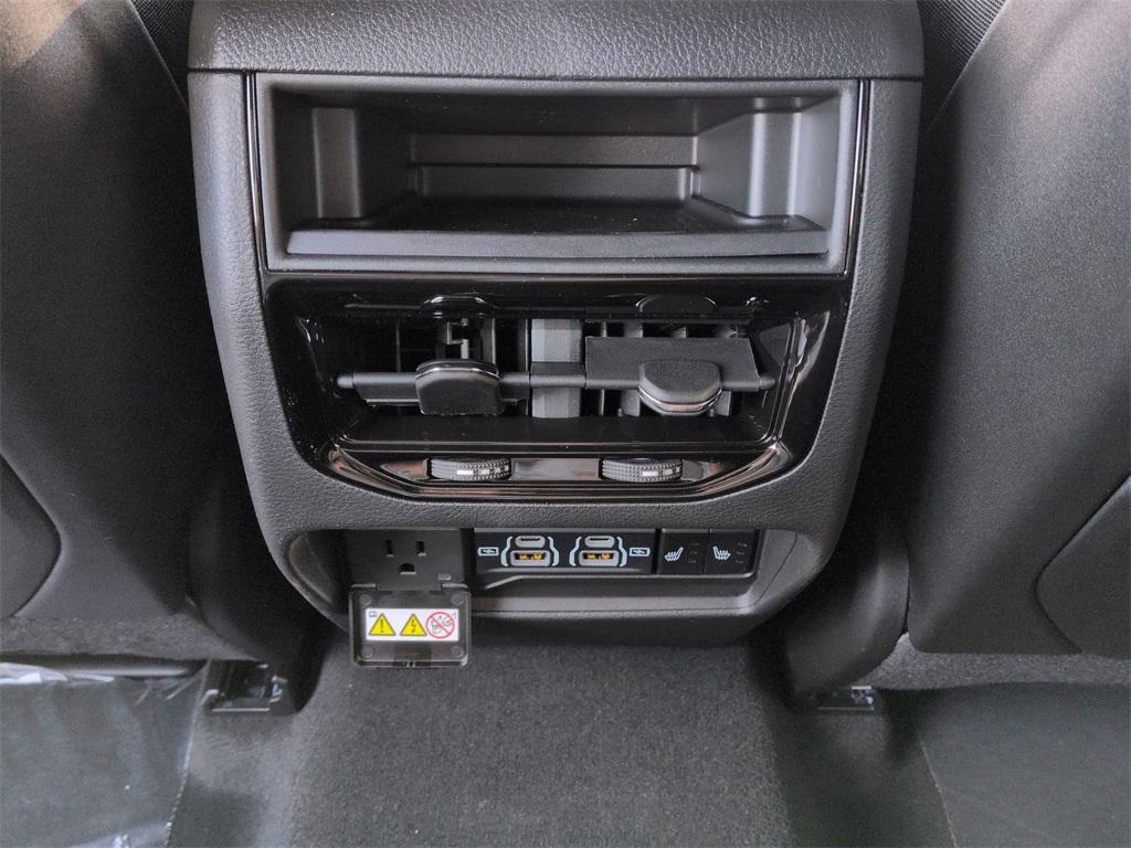 new 2025 Jeep Grand Cherokee car, priced at $47,590