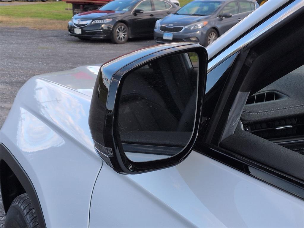 new 2025 Jeep Grand Cherokee car, priced at $47,590