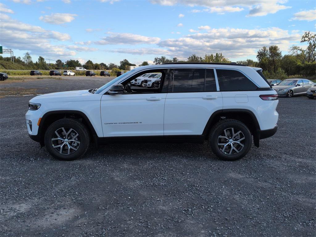 new 2025 Jeep Grand Cherokee car, priced at $47,590