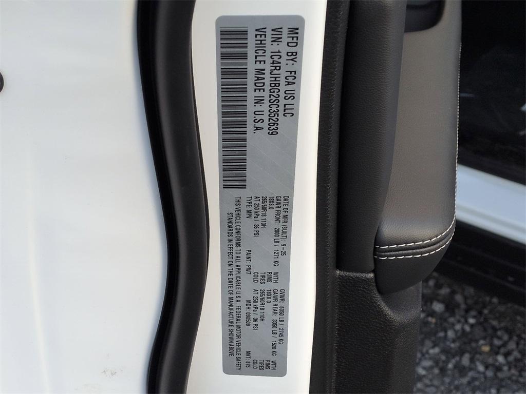 new 2025 Jeep Grand Cherokee car, priced at $47,590