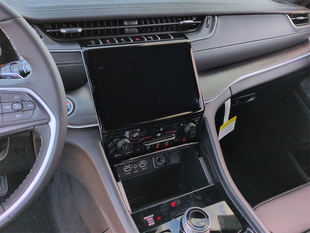 new 2025 Jeep Grand Cherokee car, priced at $47,590