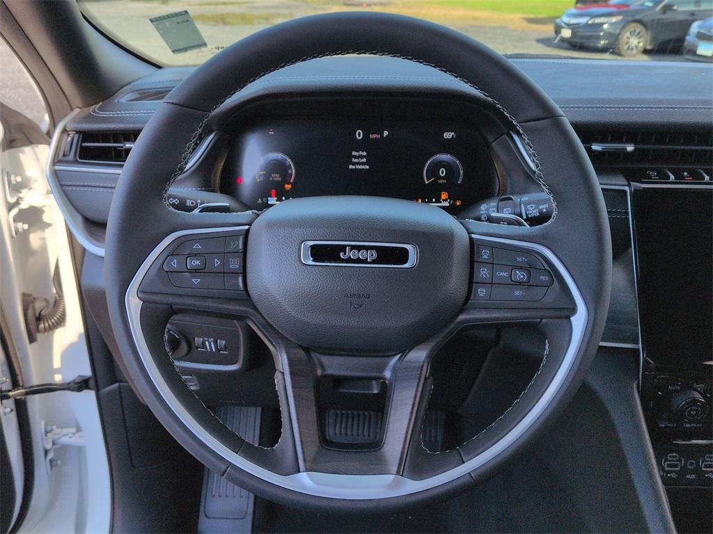 new 2025 Jeep Grand Cherokee car, priced at $47,590