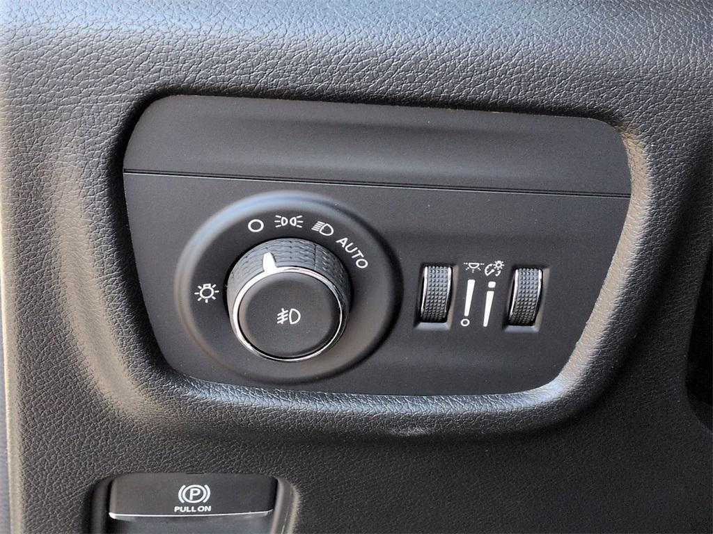 new 2025 Jeep Grand Cherokee car, priced at $47,590