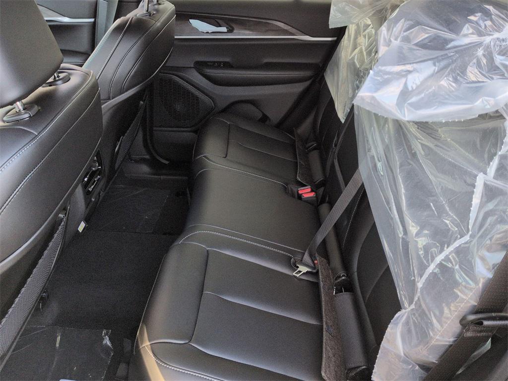 new 2025 Jeep Grand Cherokee car, priced at $47,590