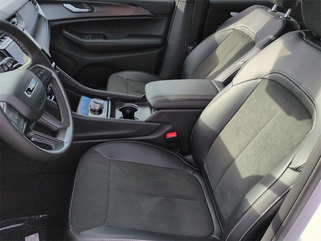 new 2025 Jeep Grand Cherokee car