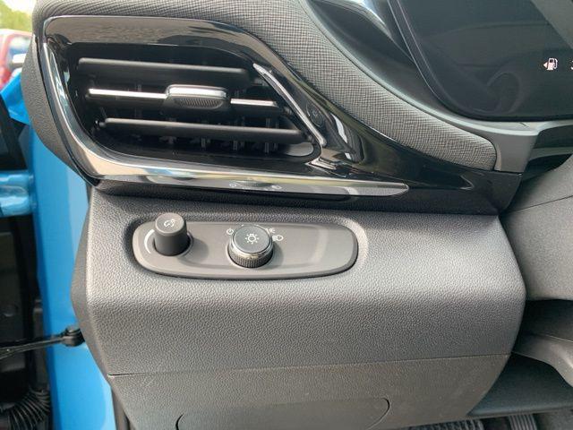 new 2025 Buick Envista car, priced at $28,070