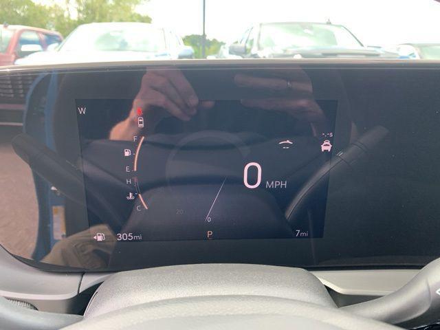 new 2025 Buick Envista car, priced at $28,070
