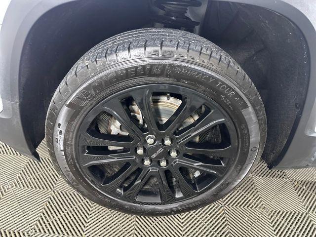 used 2023 GMC Acadia car, priced at $23,990