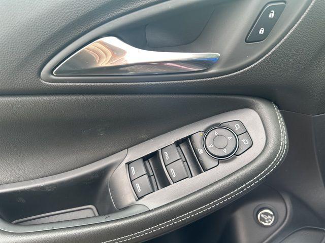 new 2025 Buick Encore GX car, priced at $30,530