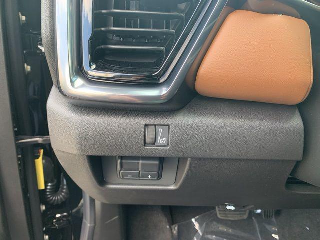 new 2025 GMC Canyon car, priced at $43,890