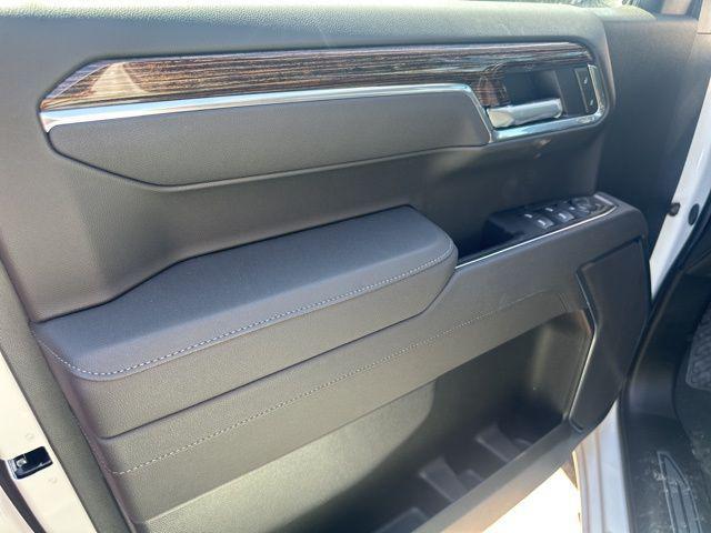 new 2025 GMC Sierra 1500 car, priced at $43,295