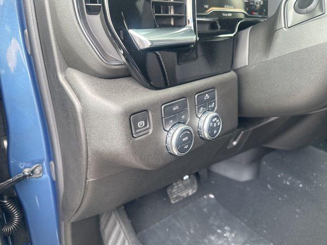 new 2025 GMC Sierra 1500 car, priced at $42,270