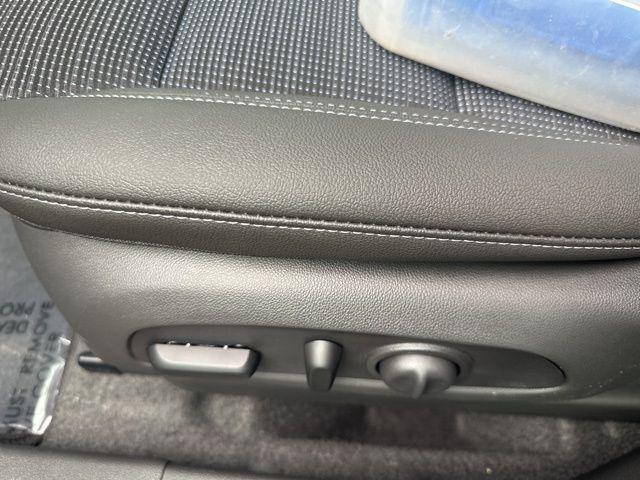 new 2025 Buick Envista car, priced at $27,005