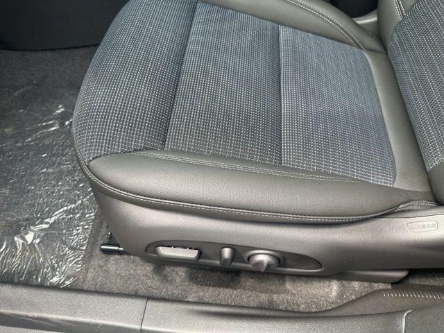 new 2025 Buick Envista car, priced at $27,475