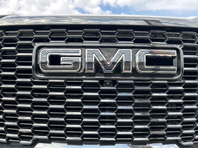 new 2024 GMC Yukon XL car, priced at $101,370