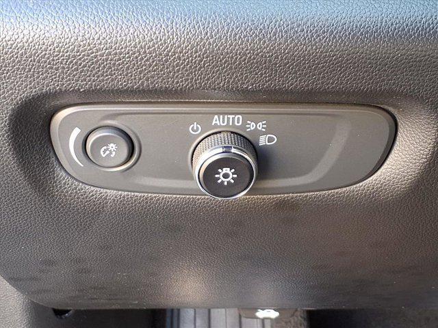 used 2023 Chevrolet Traverse car, priced at $29,888