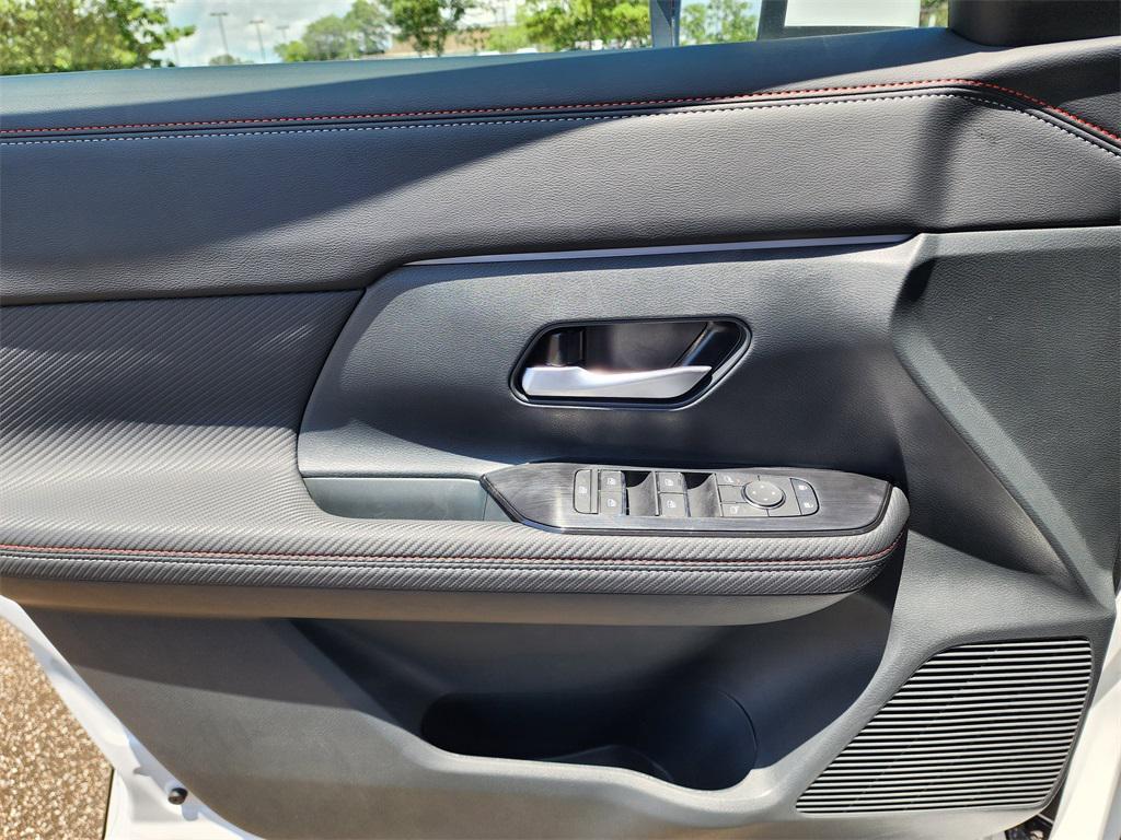 new 2025 Nissan Kicks car, priced at $27,583