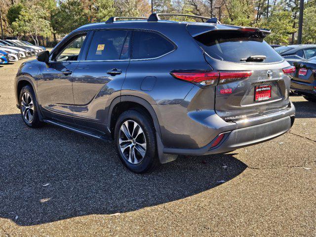 used 2021 Toyota Highlander car, priced at $27,854