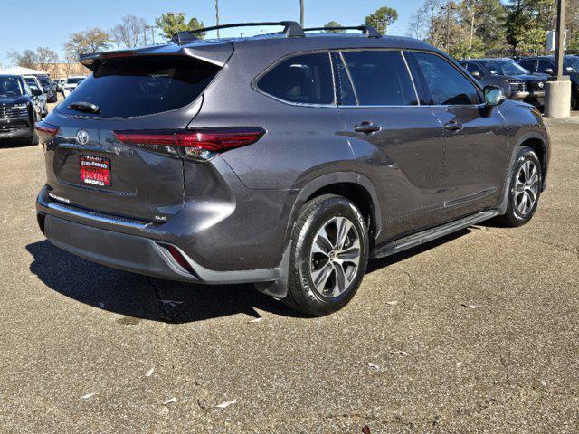 used 2021 Toyota Highlander car, priced at $27,854