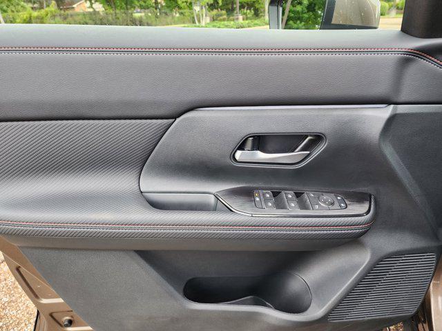 new 2025 Nissan Kicks car, priced at $27,724