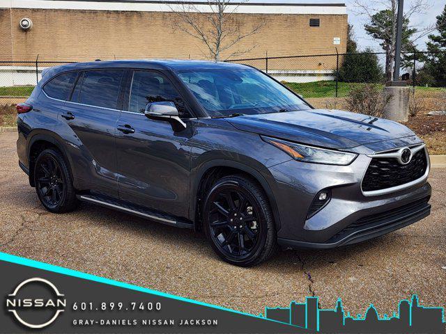 used 2022 Toyota Highlander car, priced at $29,380