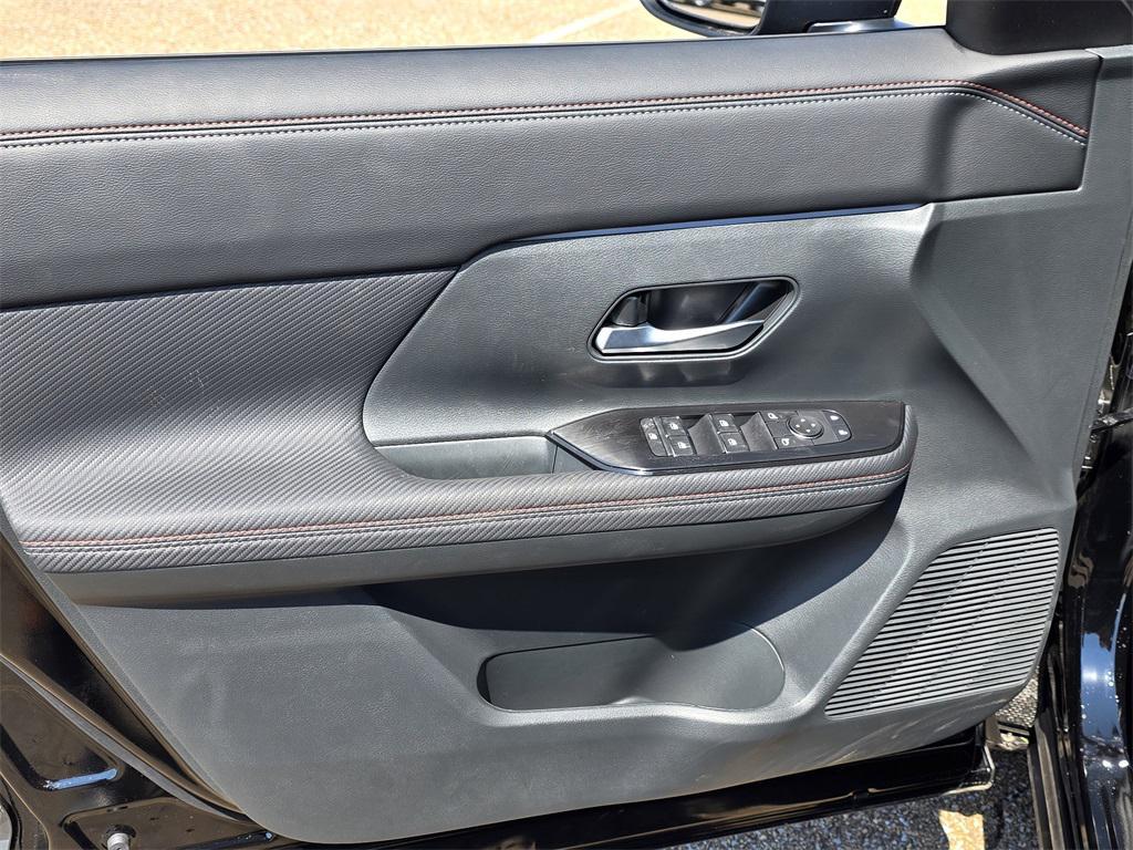 new 2025 Nissan Kicks car, priced at $27,703