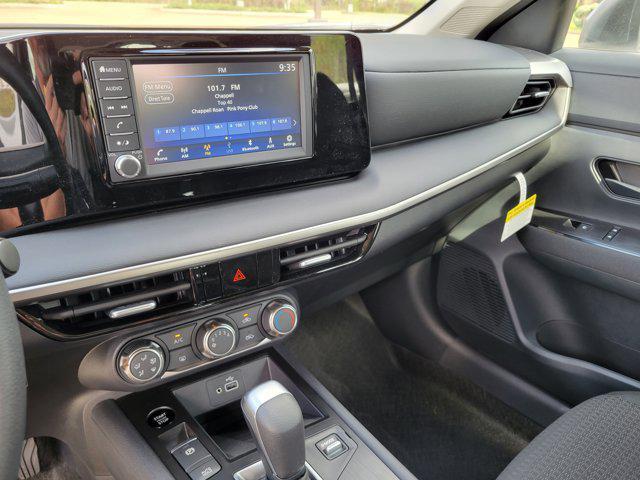 new 2025 Nissan Kicks car, priced at $23,739