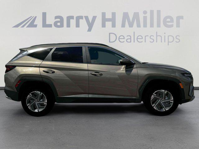 new 2025 Hyundai TUCSON Hybrid car, priced at $33,639