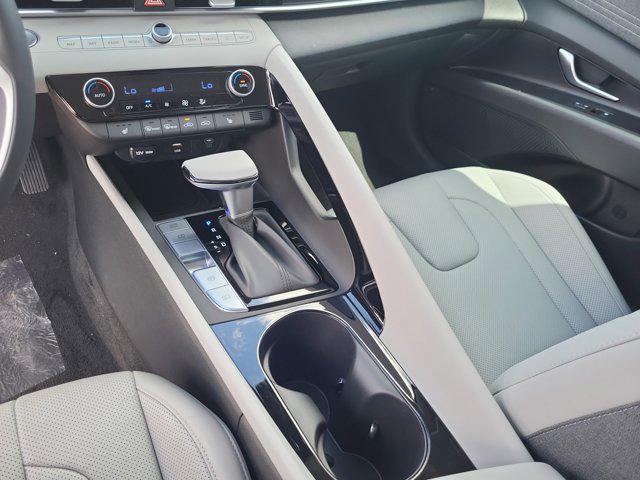new 2025 Hyundai Elantra car, priced at $27,784