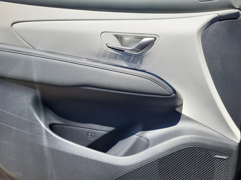 new 2025 Hyundai TUCSON Hybrid car, priced at $40,322