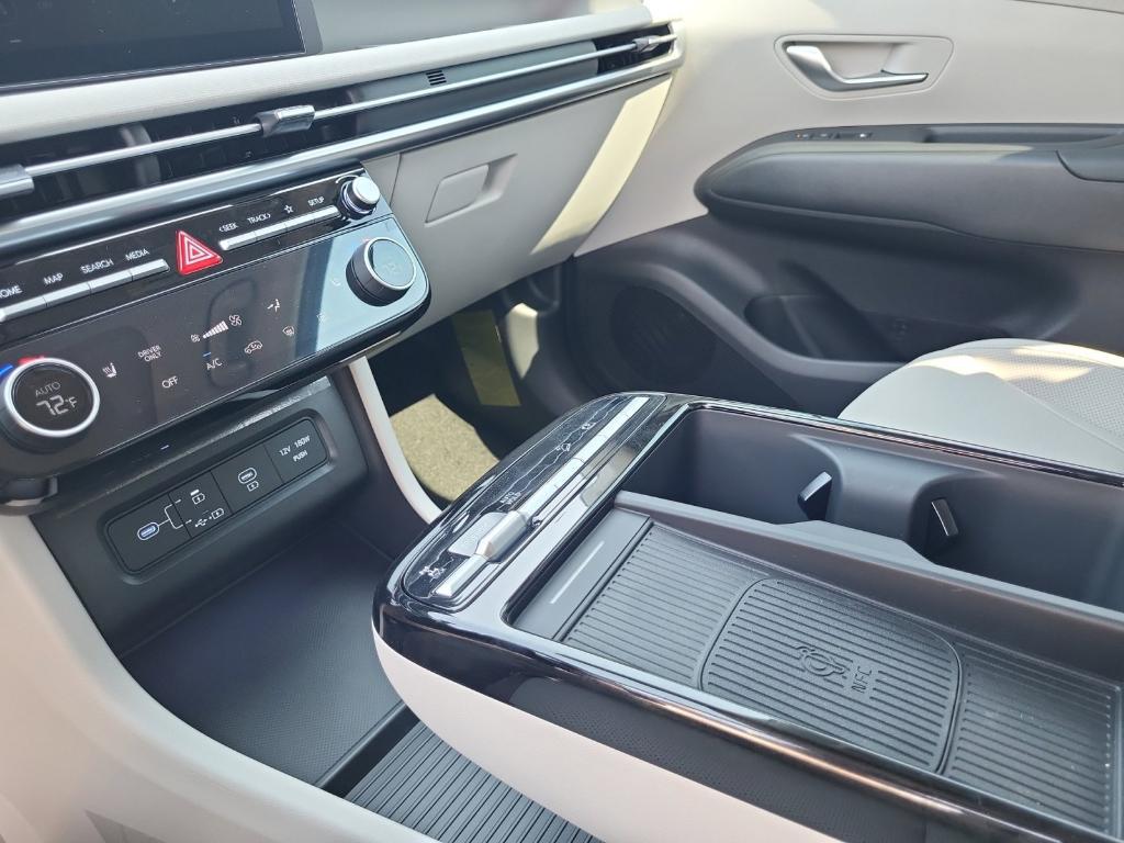 new 2025 Hyundai TUCSON Hybrid car, priced at $34,361