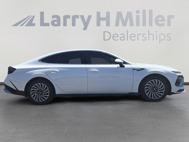 new 2025 Hyundai Sonata Hybrid car, priced at $32,125