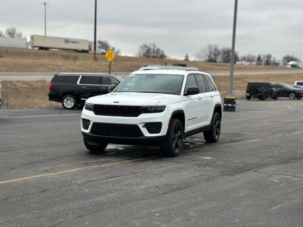 new 2025 Jeep Grand Cherokee car, priced at $43,354