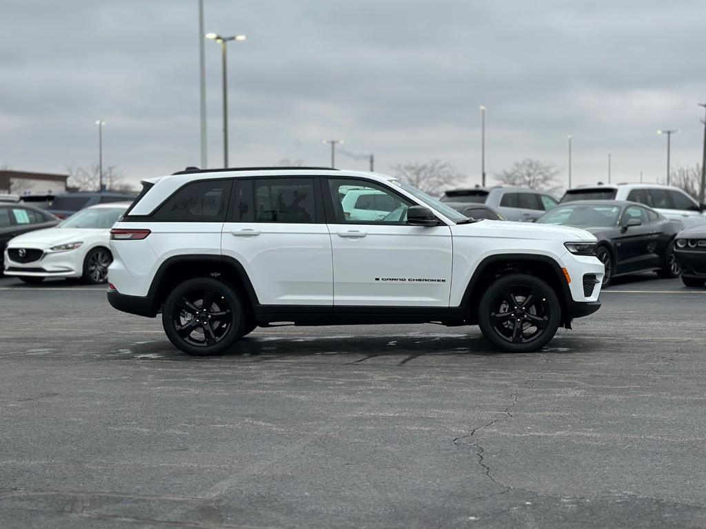 new 2025 Jeep Grand Cherokee car, priced at $43,354