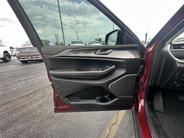 used 2022 Jeep Grand Cherokee car, priced at $27,376