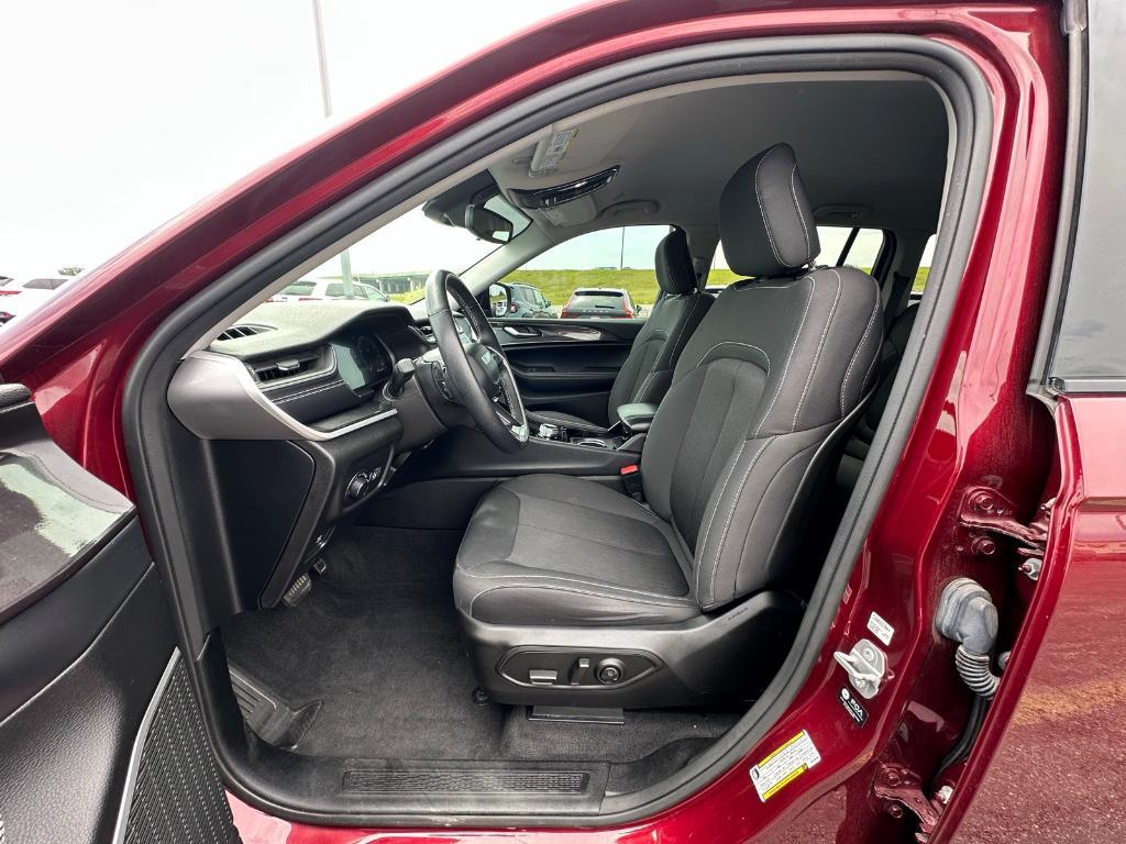used 2022 Jeep Grand Cherokee car, priced at $29,915